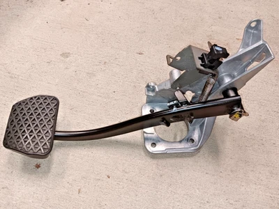 Conjunto de pedal de freno BMW E46 330 325 2229128 OEM 86 k millas Foto 1 de 4