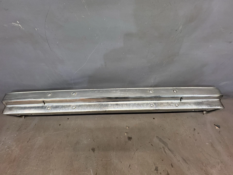 Parachoques trasero Chevy Vega 1974-1977 moldura de barra de impacto de aluminio OEM GT Cosworth OE Foto 1 de 4