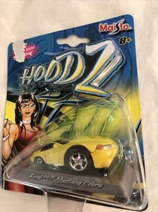 Maisto Hoodz Ford Mustang SVT Giallo Nuovo con scatola & Blu Ford Mustang - Foto 1 di 8
