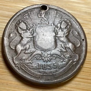 PIECE DE 1/2 ANNA 1835 BRITISH INDIA (1216) PERCÉE POUR PENDENTIF - Picture 1 of 2
