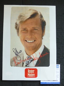ROGER MOORE signed Autogramm signiert auf 15,5x23,5cm Zeitungsfoto InPerson LOOK - Bild 1 von 2
