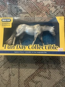 2009 Breyer Fun Day Collectible NO 703112 NIB - Picture 1 of 7