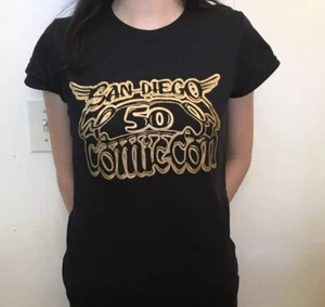 SDCC Comic Con 2019 50th Anniversary, Black T-shirt LIMITED, WOMAN Size S Gildan - Picture 1 of 6