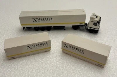 AWM+ROCO Autoarticolato Mercedes scala H0 SCHENKER EUROCARGO + Casse - Immagine 1 di 3