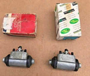NOS Land Rover Series Right & Left Girling Wheel Cylinder, 1 ¼ Bore - Picture 1 of 5