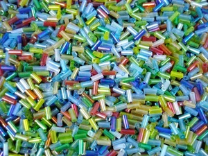 Bugle Beads Glass 4.5mm Mix AB 100g DIY Jewellery Bracelets Necklaces Earrings - Foto 1 di 2