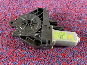JEEP GRAND CHEROKEE TRACKHAWK 6.2L 11-21 OEM REAR LEFT SIDE DOOR WINDOW MOTOR - Picture 1 of 2