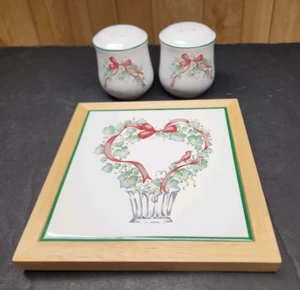 Corelle Coordinates Callaway Holiday Hanging Trivet & Salt Pepper Christmas - Picture 1 of 9
