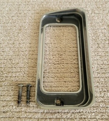 Lincoln Continental 1970-1973 LH cuarto panel parachoques marcador lateral luz moldura OEM Foto 1 de 4