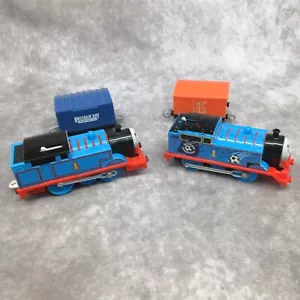 Thomas & Friends Campeón de fútbol motorizado y trenes Thomas y 2 vagones de tren - Imagen 1 de 11