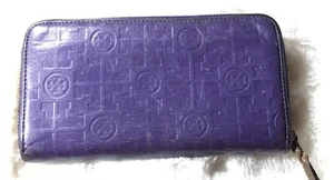 TORY BURCH Purple 7.5”x4.25” LEATHER LOGO DETAIL ZIP AROUND WALLET BEAUTIFUL - Picture 1 of 7