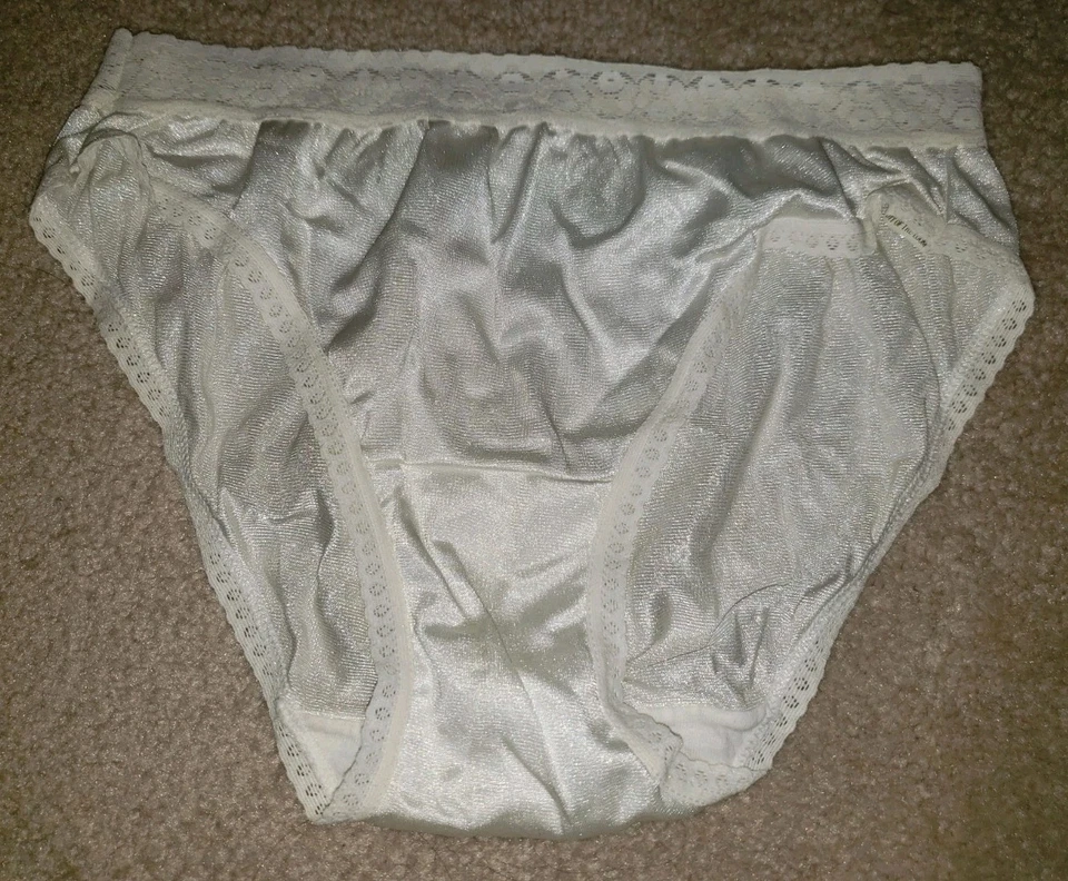 Bragas de bikini de nailon sedoso Fruit Of The Loom de colección ribete de encaje blanco talla 5 Foto 1 de 4