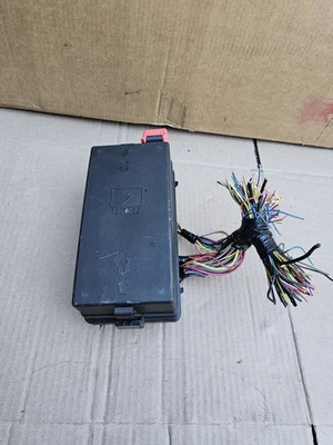 2008 2009 2010 2011 CADILLAC DTS BUICK LUCERNE REAR FUSE BOX RELAY 13697145 OEM - Image 1 of 4