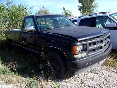 Used Radiator fits: 1993  Chevrolet 1500 pickup 6-262 4.3L 1`` thick w/ Foto 1 de 4