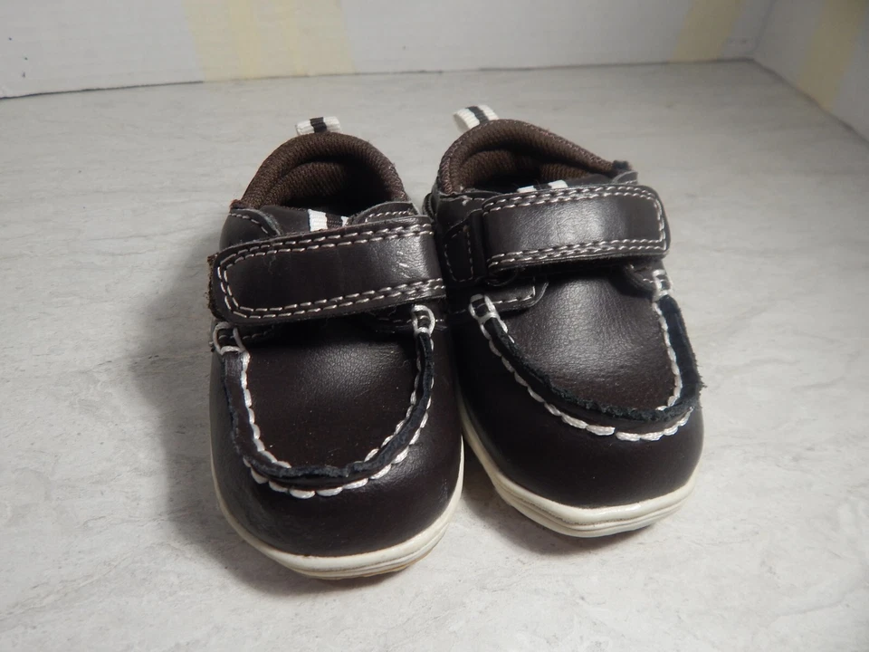 Mocasines Oshkosh de cuero sintético para niños marrón oscuro talla 3. Foto 1 de 4