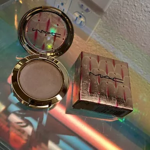 MAC Skinfinish Metallic GLOWING TREASURE Cream Blush Full Size 0.20 oz NIB - Picture 1 of 6