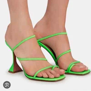 Sandalias de tacón de cuero con tiras verdes Amina Muaddi Naima $90, talla 37,5 | 7,5 - Imagen 1 de 7