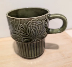 Stackable Leaves Pattern Green Coffee Mug Cup JAPAN Vintage MCM 8 Ounce 1960s - Picture 1 of 11