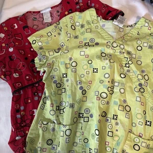 Lot Of 2 Boldly Patterned V- Neck Scrub Top Womens Large - Picture 1 of 6