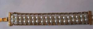 VINTAGE SIGNED SARAH COVENTRY GOLDTONE WIDE FAUX "PEARL FLATTERY" NICE BRACELET - Bild 1 von 6