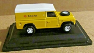 OXFORD DIECAST LAND ROVER DEFENDER BRITISH RAIL MODELLAUTO IM MASSSTAB 1:76 GELB - Bild 1 von 6