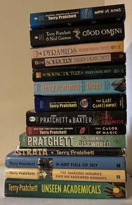 Terry Pratchett Scheibenwelt + 16 Hardcover & Taschenbücher Fantasy Humor - Bild 1 von 3