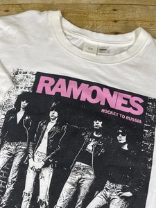 Camiseta H&M Ramones Rocket To Russia In Concert 1978 Talla XL - SANTA MONICA - Imagen 1 de 6
