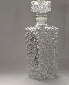 Ältere eckige Glas-Karaffe für Spirituosen, Irena 24 % lead crystal (976) - Bild 1 von 5
