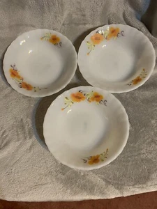 Set 3 zuppiere cereali vetro latte bianco opaco vintage con fiori arancio - Foto 1 di 5