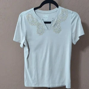 Top Coral Bay Beige Adornado Manga Corta Cuello en V Talla Pequeña - Imagen 1 de 5