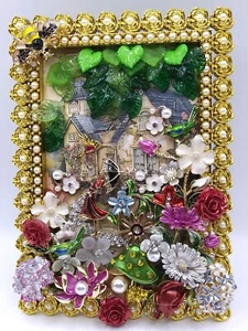 SCHMUCKKUNST - schöne Strass, Emaille, Kunstperlen Blumen, hübsche Dame - Bild 1 von 9