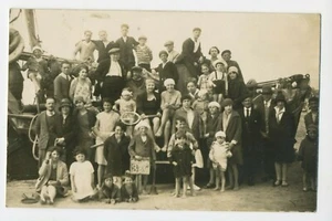 BP799 Carte Photo vintage card RPPC grand Groupe Plage bateau - Picture 1 of 2