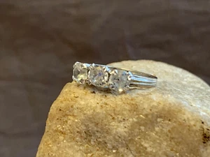 10K White Gold Trilogy Ring 3.03g Fine Jewelry Cubic Zirconia Round Prong - Picture 1 of 16