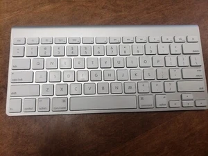 ORIGINAL Apple Wireless Bluetooth Tastatur A1314 Mac Aluminium Kostenloser Versand - Bild 1 von 3