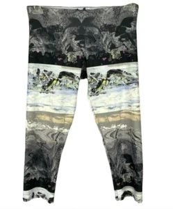 NWT Onzie 222 Arctic Cycle Capri Pants Leggings Size M/L Yoga Low Rise Mesh Hem - Picture 1 of 12