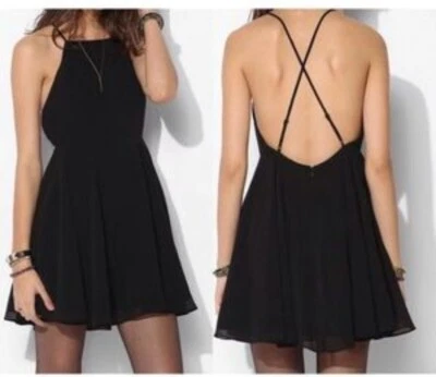 Vestido UO Silence & Noise Negro Talla 4 Chifón Espalda Abierta Patinador Ajuste y Estilo Mini Foto 1 de 4