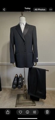 Новый смокинг Armani Collezioni размер 42L сделано в Италии. Розничная цена $2195.00 - Изображение 1 из 4