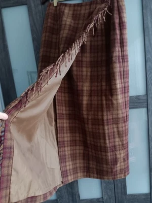NWT VTG Women 12 SKIRT Wool Blend Lined Wrap Brown Maroon PLAID DressBarn Fringe - Image 1 of 4