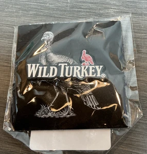 Nuevo prendedor de solapa esmaltada con logotipo de whisky bourbon Wild Turkey - Imagen 1 de 3