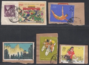 China 1959 - Lot von 5 # Briefmarken auf Blatt Papier. Postaly gebraucht... (sehr guter Zustand) MV-18382 - Bild 1 von 2