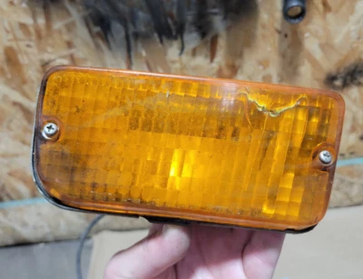 76 77 TOYOTA CELICA RA24 PARACHOQUES LUZ LUZ INTERMITENTE PASAJERO DERECHO INTERMITENTE Foto 1 de 4