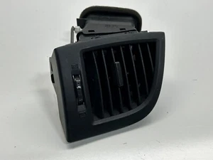 Hyundai Genesis 2013-2016 cupé delantero izquierdo lado del conductor tablero aire acondicionado ventilación OEM - Imagen 1 de 3