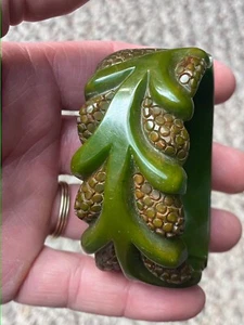 RARE Vintage Bakelite Heavily Carved Green/Brown Unique Vine Plant Bangle WOW!!! - Picture 1 of 10