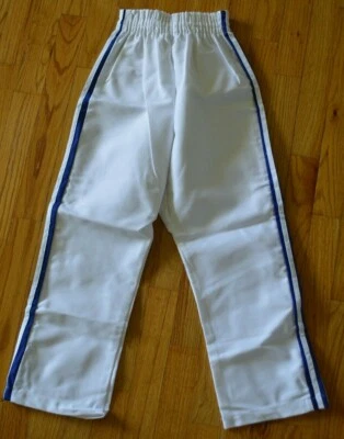 NUEVO Pantalones Bold Look Karate MMA Gi Blanco con Rayas Azules Talla 1 ~ 4'8" Talla 2 ~ 5' Foto 1 de 4
