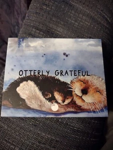 Rare ZOX Pearl Box Otter Pin Wristband Otterly Grateful beautiful ocean life hot - Bild 1 von 2