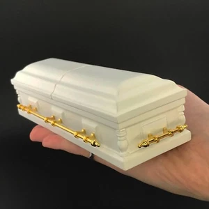 Bara in miniatura in legno colore BIANCO per casa delle bambole 1:12 funerale sepolto - Foto 1 di 17