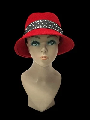"Sombrero de fieltro de lana rojo mágico vintage con tachuelas banda negra para mujer Fedora Cloche 22,5""" Foto 1 de 4