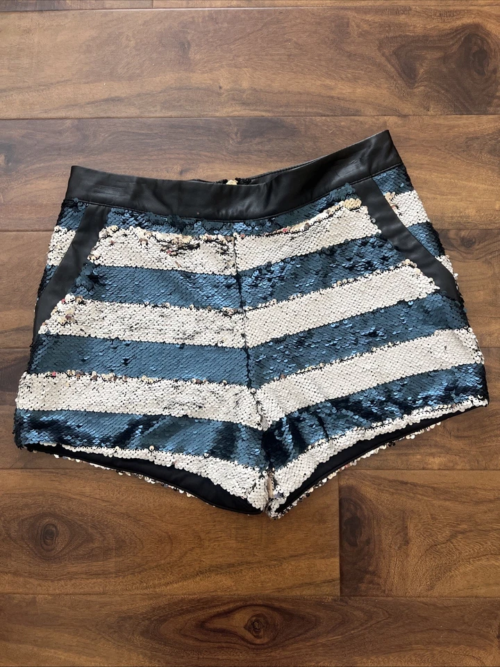 Nuevo con etiquetas Pantalones Cortos de Lentejuelas Blanco Marino y Crema con Cuero Negro Talla S  Foto 1 de 3