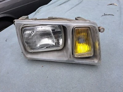 Mercedes W126 300SD 380SE 380SEL 500SEL Headlight Assembly Right - Image 1 of 4