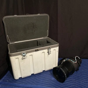 Christie 1.5 - 2 : 1 SXGA+ / 1.4 - 1.8 : 1 HD Legacy HD CT Lens w/ Road Case - Picture 1 of 8